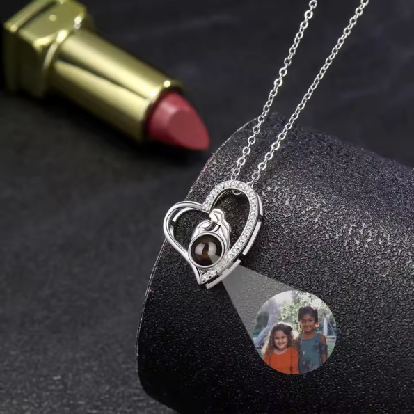 Mother and Child Projection Necklace 2025031702